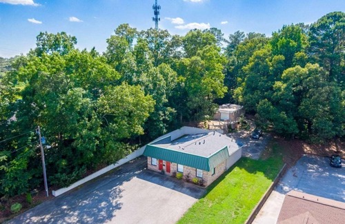 Church Street Apartment | Industrial loft quiet, 6 min to airport