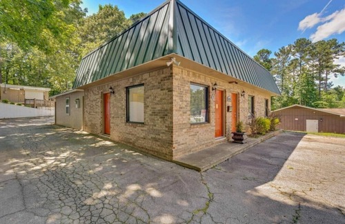 Church Street Apartment | Industrial loft quiet, 6 min to airport