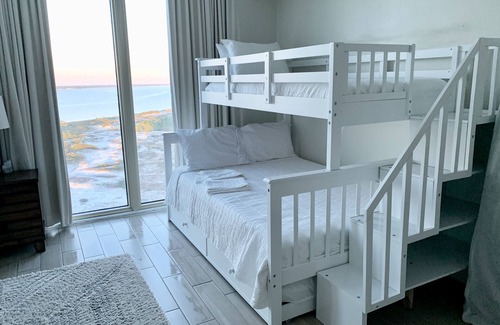 Pensacola Beach Resort | "InExcess" 5 Star Reviews & Views Portofino 19th Story Luxury Resort Condo