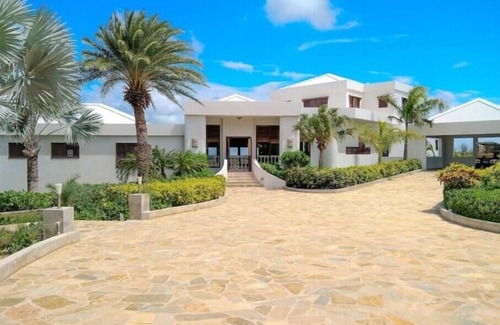West End Village Villa | Infinity at Sheriva Villas/Ocean-view with 2 pools, 2 Jacuzzis/5-Star Servicenn