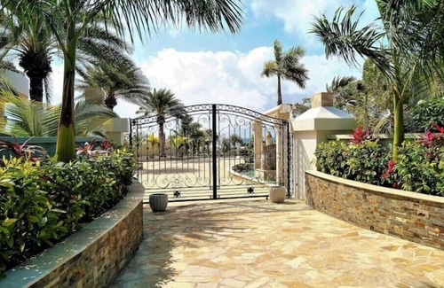 West End Village Villa | Infinity at Sheriva Villas/Ocean-view with 2 pools, 2 Jacuzzis/5-Star Servicenn