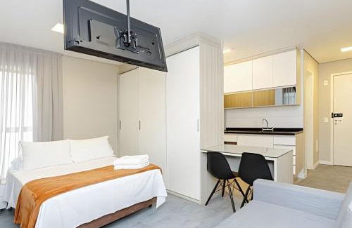 Campina do Siqueira Apartment | Ink Champagnat by UROOMS