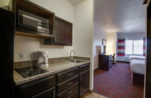 Watford City Hotel | Inn at Hunters Run