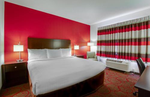 Watford City Hotel | Inn at Hunters Run