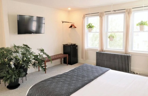Portland Hotel | Inn at Parkspring 4 - Self Check In - Parking