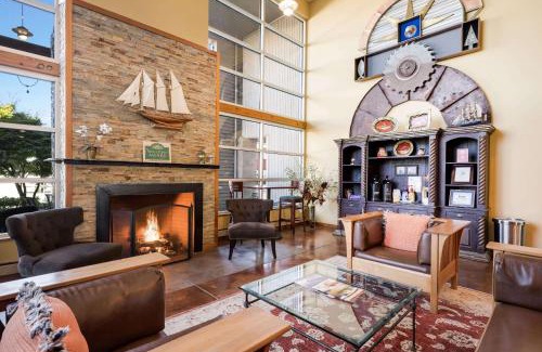 Northwest Everett Hotel | Inn at Port Gardner-Everett Waterfront, Ascend Hotel Collection