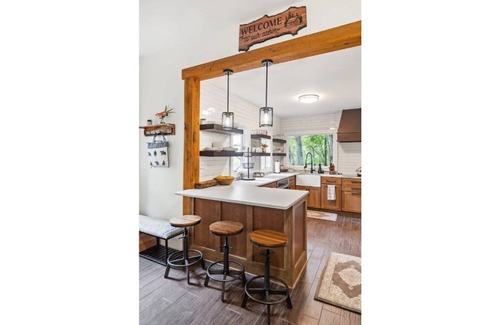 Batesville Cabin | Inn at the Woods: Updated Cabin w/Mountain Views