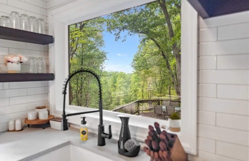 Batesville Cabin | Inn at the Woods: Updated Cabin w/Mountain Views