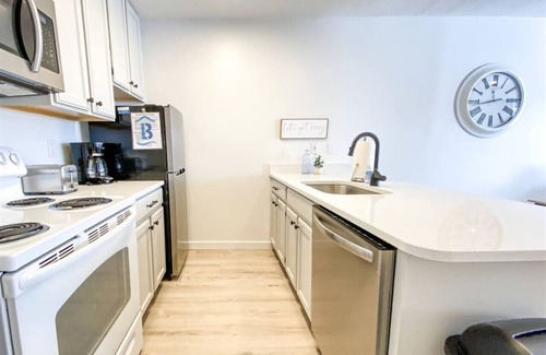 Harbor Village Condo | Inn Building Condo #213 Pet friendly, Patio view!