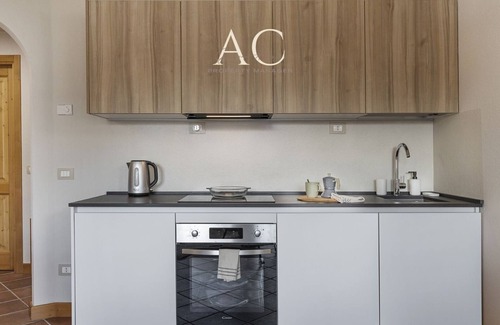 Villa Dalegno Apartment | InstaView - One Bedroom Apartment, Sleeps 4