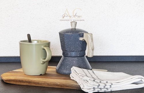 Villa Dalegno Apartment | InstaView - One Bedroom Apartment, Sleeps 4
