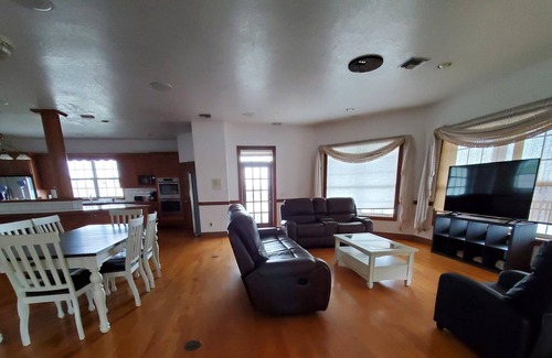 Tropic House | Inter-Coastal with pool Large Kitchen 3BR sleeps 13