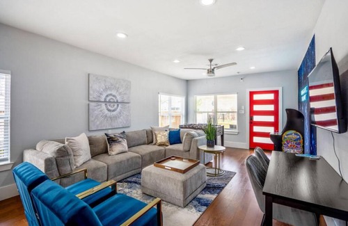 Greater East End House | Intergalactic Abode at East Downtown