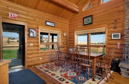 Shining Mountains House | Intimate Off-Grid Cabin with Fire Pit and Mountain Views in Montana