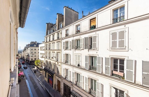 9th Arrondissement Apartment | Intimate private room - 2P- Pigalle/Moulin Rouge