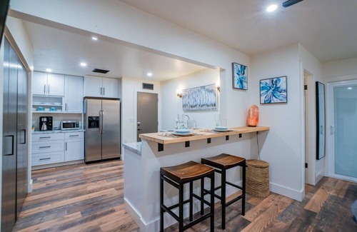 Lake Havasu City House | Intimate retreat for two with star gazing from the spa.