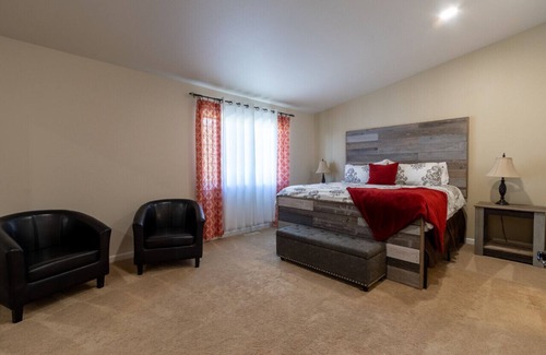 Enumclaw House | Intimate View Rental on Enumclaw Estates