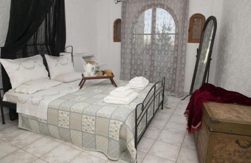 Faistos Apartment | Into the blue
