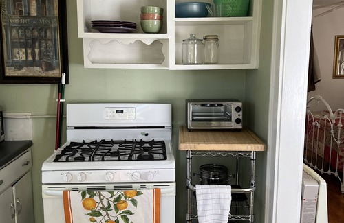 Edgewood Cottage | intown escape small cottage on half acre garden walk to edgewood shopping