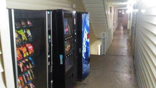 Sand Ridge Hotel | InTown Suites Extended Stay Birmingham AL - Lakeshore Parkway