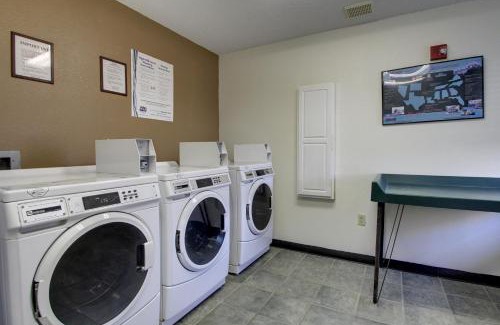 Sand Ridge Hotel | InTown Suites Extended Stay Birmingham AL - Lakeshore Parkway