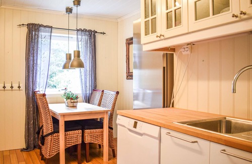 Kvam Apartment | Inviting apartment with its own boat and fantastic location on the Hardangerfjord.
