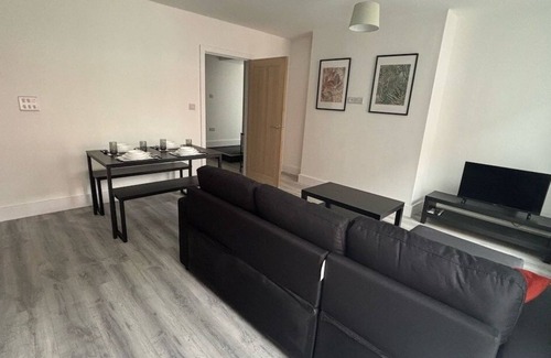 Northampton Apartment | Inviting 2 Bed Apartment - Wi-Fi