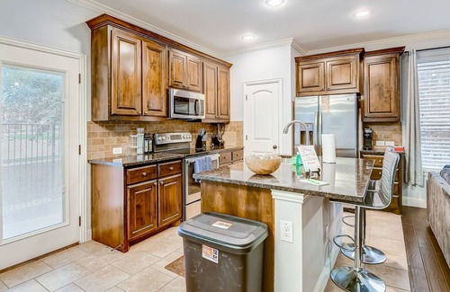 South Arlington House | Inviting home with golf nearby, full kitchen, patio, central AC, & W/D