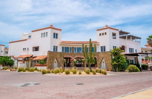 Colonia El Progreso Apartment | Inviting Resort Studio Suite with Terrace