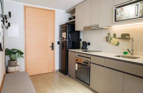 Nunoa Apartment | Inviting Studio in Vibrant Nunoa 2 Guests
