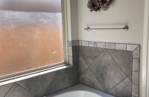 Edmond House | Inviting, well equipped, sleeps 8 + comfortably w/access to Edmond/OKC in mins.