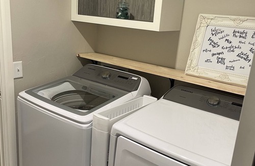 Edmond House | Inviting, well equipped, sleeps 8 + comfortably w/access to Edmond/OKC in mins.