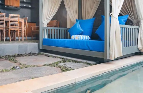 Kemenuh House | Ipian Hidden Luxury With Rice Field View
