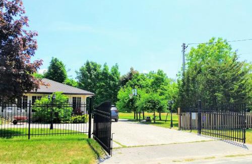 Lambton Shores House | Ipperwash Bliss: Gated, Hear the wave, Sleep 7