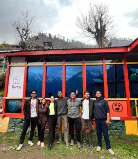 Tosh Hotel | Iris cafe and cozy stay