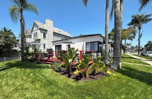 Coronado House | Iris Suite - Walk to Shops, Dining & Ferry Landing