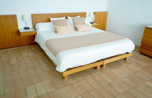 Atlanterra Bed & Breakfast | Iris Zahara