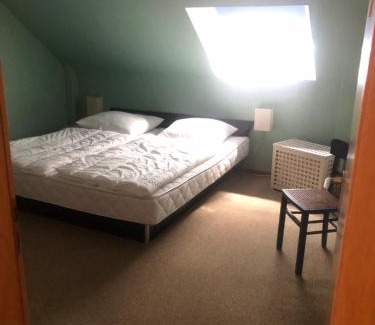 Eisen Apartment | Ironico Homestay 4 Schlafzimmer Ferienwohnung 100 m2 nahe Bostalsee