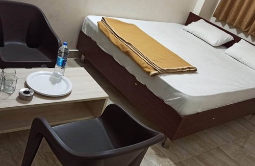 Rajkot Hotel | iROOMZ Suchira Lodge