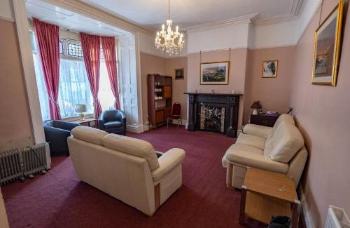 Bont Newydd House | Isfryn Holiday Let