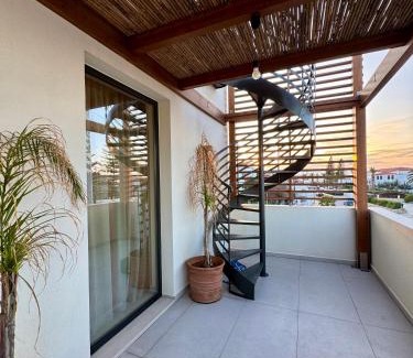 Adelianos Kampos Apartment | Isla Luxury Apartments - Private Rooftop with Hot tub - 100m from Beach