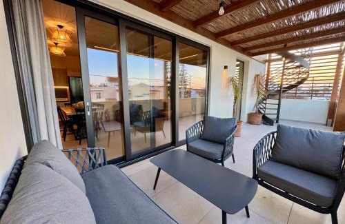 Adelianos Kampos Apartment | Isla Luxury Apartments - Private Rooftop with Hot tub - 100m from Beach