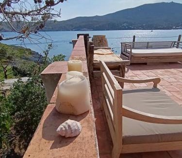 Cadaques Villa | Isla Privada en Cadaqués de ensueño con 11 habitaciones dobles con baño privado y piscina