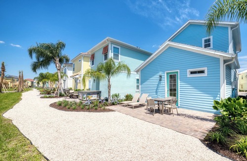 West Kissimmee Cottage | Island Life Cottage near Disney with Margaritaville Resort & Island H2O Access.