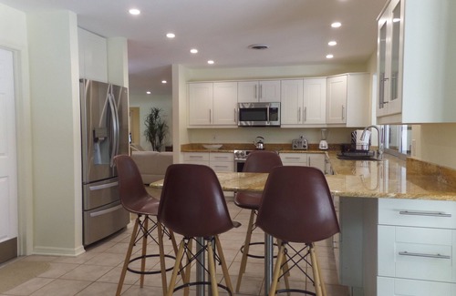 Central Beach House | Island Living, Within Walking Distance To Beach Restaurants Shops Parks Marina