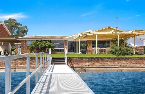 St Huberts Island House | Island Oasis Waterfront