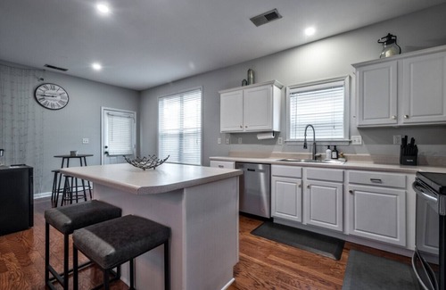 Memphis House | Island Vibe at Harbor Town-5 mins from downtown