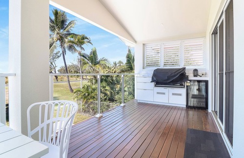 Kinka Beach House | Island View on Scenic – A Dream Coastal Getaway
