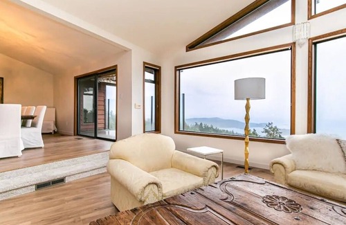 Sooke Villa | Island Villa with breathtaking Views