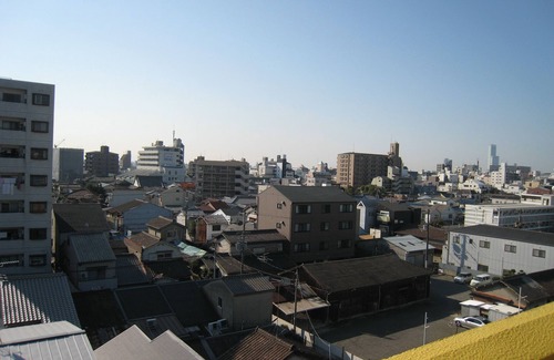 Ikuno Apartment | It has a kitchen, closet, shoe closet, washing machine, balcony and parking space. Clothes can be dried on the balcony, or room-dried. The 46 sq. m. of space is ideal for long-term stays.